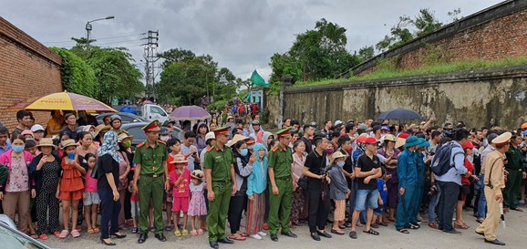 TIN TƯỜNG THUẬT TRỰC TIẾP: Lễ viếng, truy điệu các cán bộ hy sinh khi làm nhiệm vụ khắc phục hậu quả lũ lụt tại tỉnh Thừa Thiên-Huế